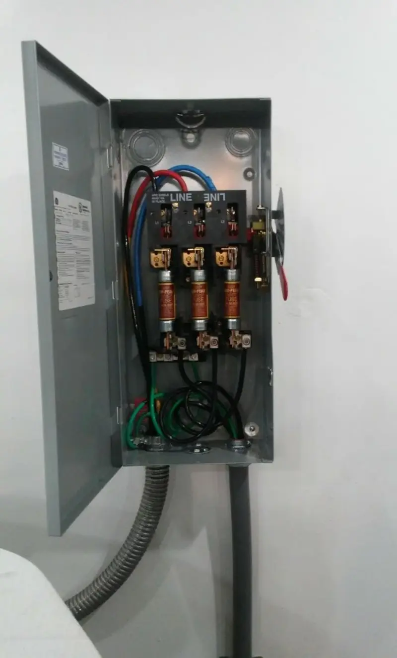 Three-phase disconnect switch installed for Smoke Detector Installation in Elizabeth City